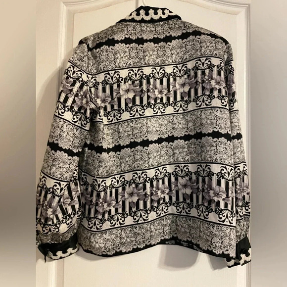 Vintage 80’s Adrianna Papell Floral Geometric 100% Silk Button Up Blouse Size 6 - Picture 2 of 9